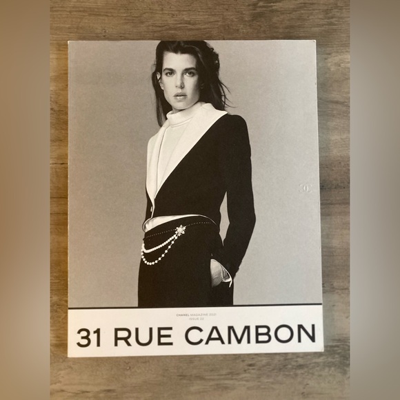 CHANEL Magazine 2021 Issue 22 with Chanel Card Stock Letter - Picture 3 of 4